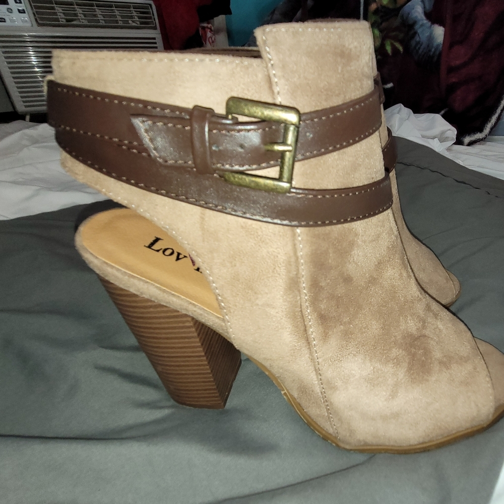 Lov Mark Open Toe Suede Booties size 10